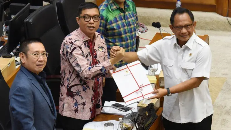 Revisi UU Pilkada Batal, Demokrasi Menang! | Warna Muda Media