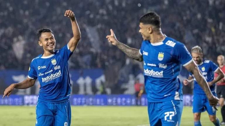 Persib vs PSIS: Kemenangan Tipis Dalam Laga Tensi Tinggi | Warna Muda Media