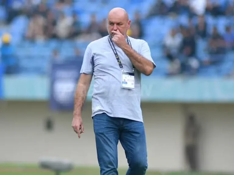 Drama Panas di Bandung: Persib Kalahkan Persija dengan Skor 2-0 | Warna Muda Media