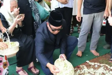 Warna Muda Media | Ridwan Kamil Berbagi Kabar Duka, Ayah Kedua Telah Berpulang