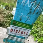 warna Muda Media | Kuburan Disegel Stiker Pengadilan, Kok Bisa?