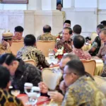 Warna Muda Media | Jokowi Pamit dengan Kabinet dalam Makan Siang Terakhir