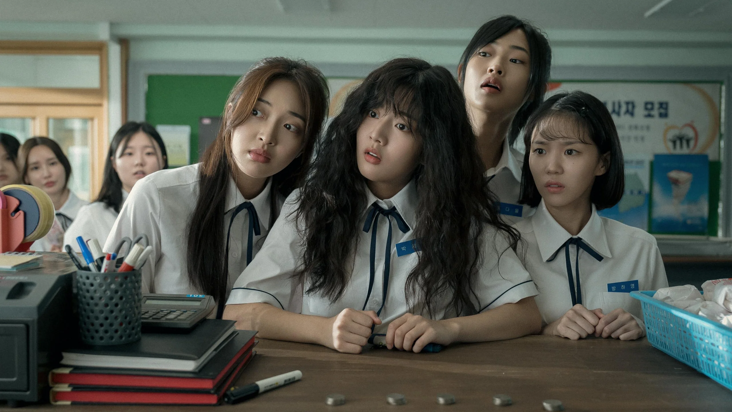 Love Untangled: Cinta, Rambut Keriting, dan Rencana Rahasia di Busan 1998 | Warnamuda Media