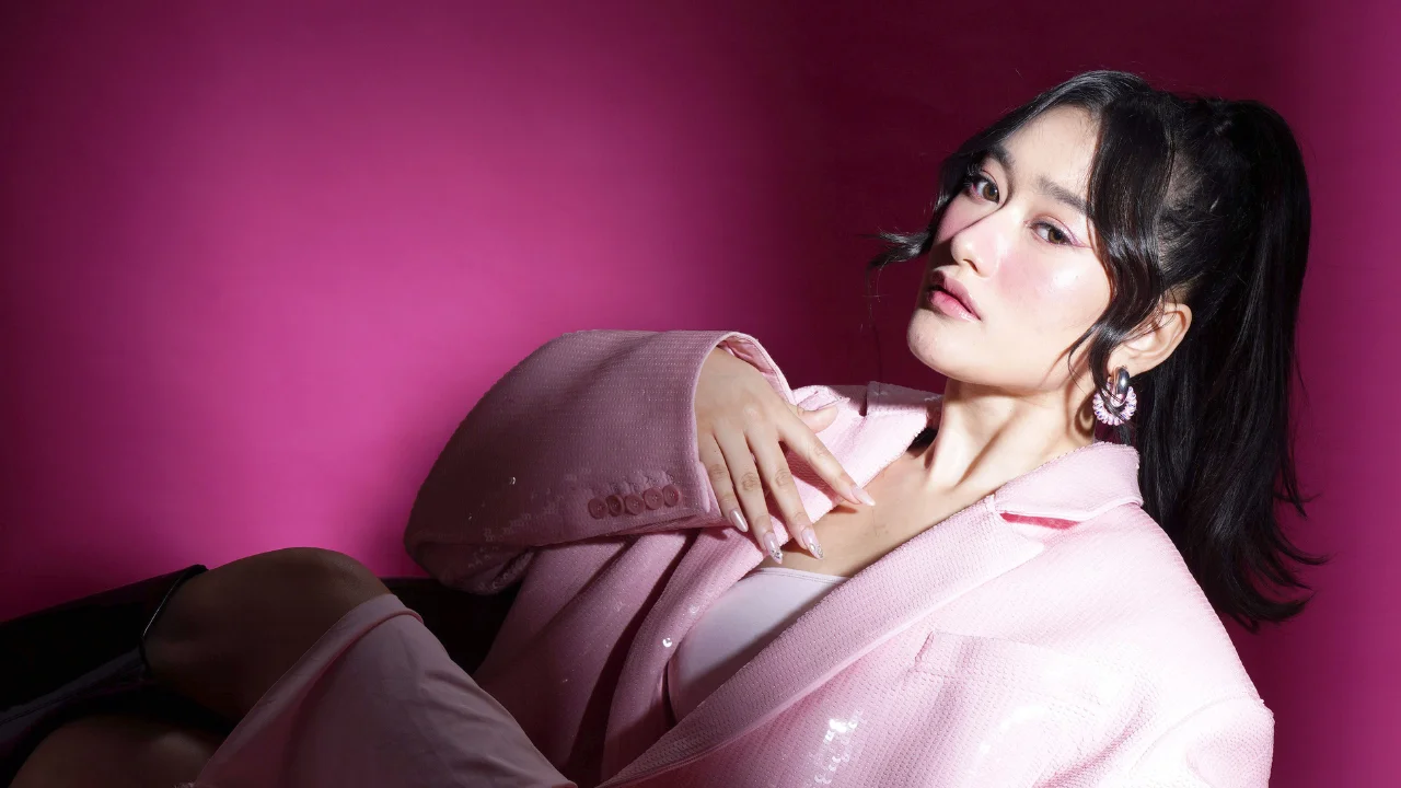 Amanda Caesa Buka Lembar Baru Lewat Single “Trouble” | Warnamuda Media