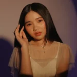 Aurelia Syaharani dan “Merakit Bahagia”: Suara Muda yang Bikin Hangat | Warnamuda Media