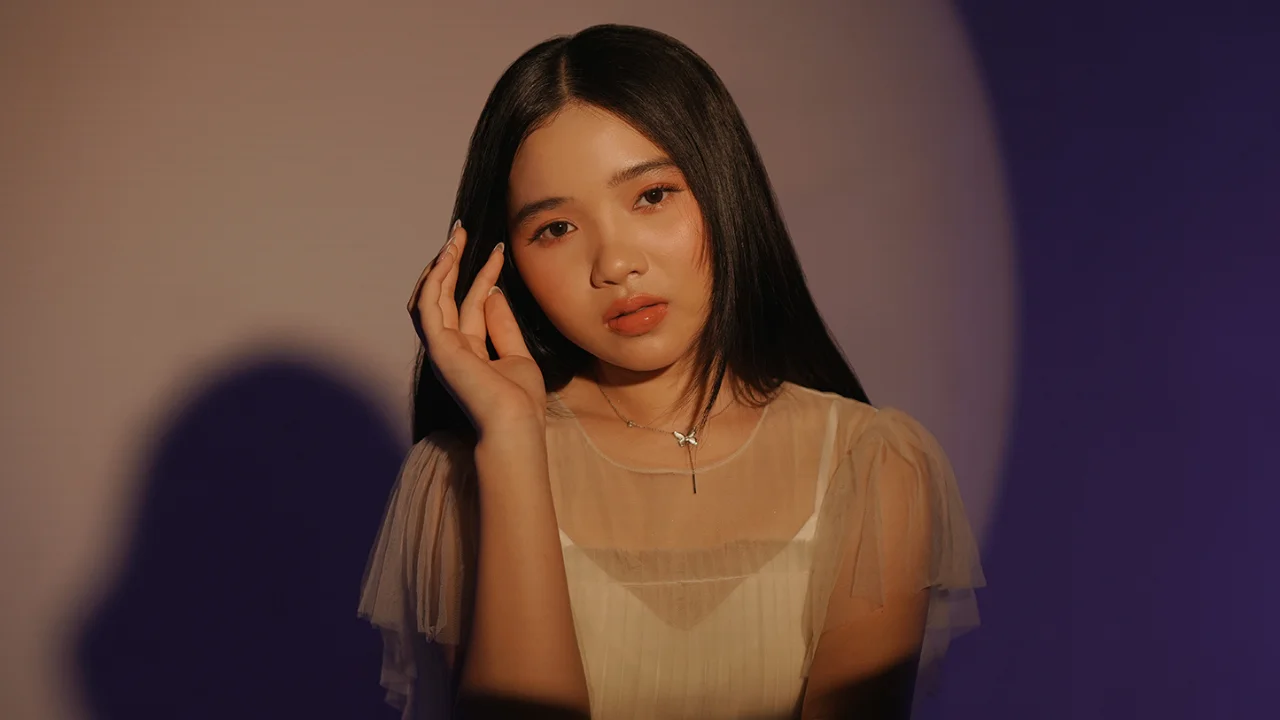 Aurelia Syaharani dan “Merakit Bahagia”: Suara Muda yang Bikin Hangat | Warnamuda Media
