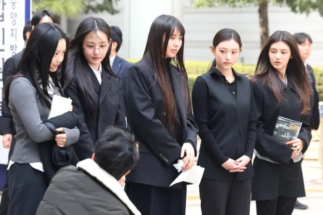 Kontrak NewJeans Sah, Tapi Mereka Ogah Balik ke ADOR | Warnamuda Media