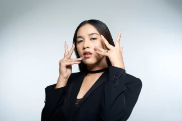 Angelina Punaji Debut dengan "Tertaut": Jujur, Galau, tapi Kuat | Warnamuda Media