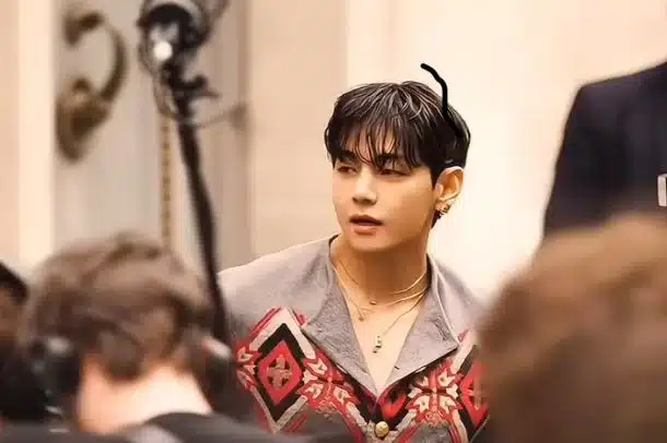 Warna Muda Media I Nama V BTS Kini Punya Jejak di Istana Versailles