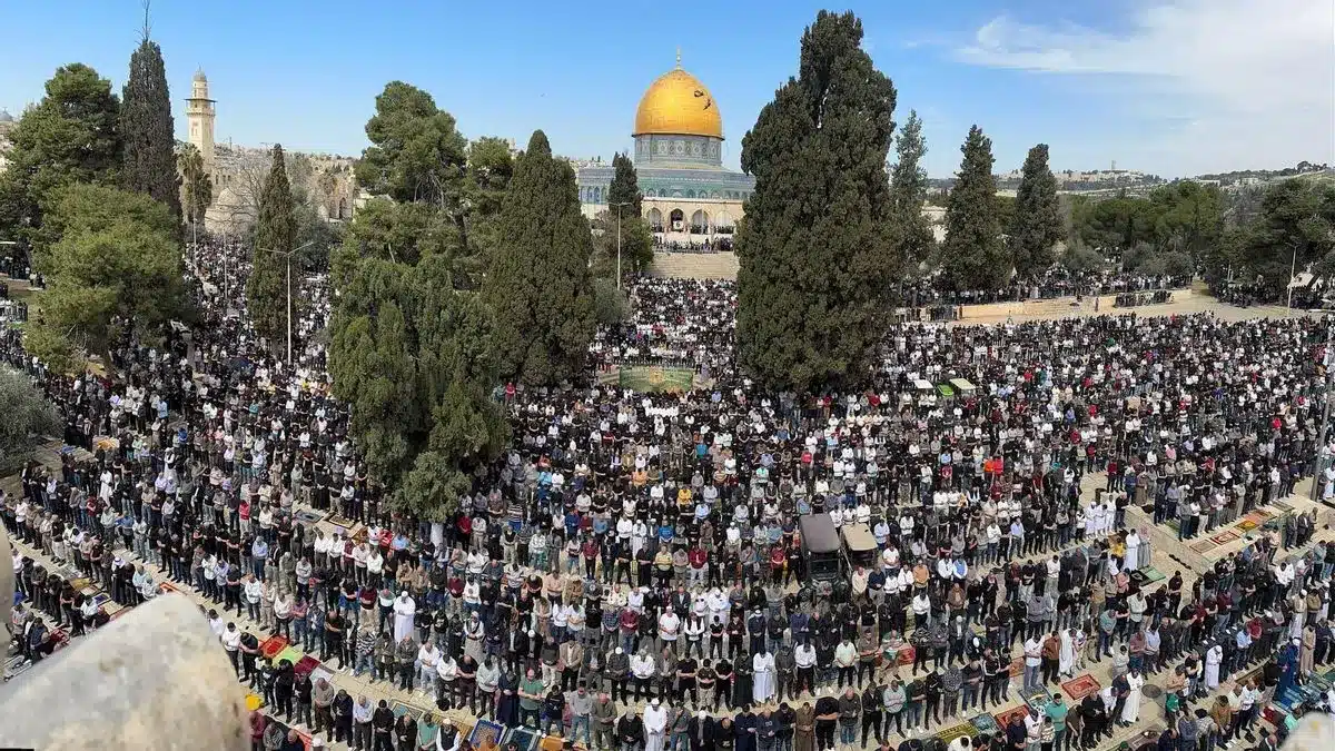 Israel Tutup Al-Aqsa Saat Ramadan, Palestina Murka | Warnamuda Media